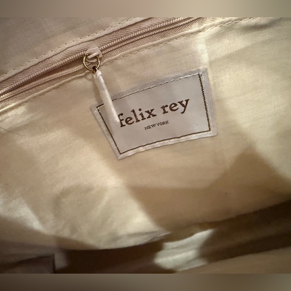 NWT Felix Rey Straw Tote with Pink Lip and Black Eyelash Motif - Picture 4 of 6